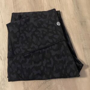 Lululemon Wunder Under 28in size 6